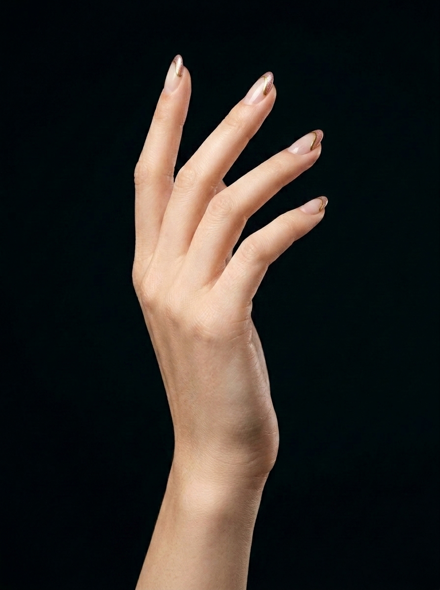 Manicura Francesa Con Detalles Dorados, nail art french, color rosa, forma oval, nails Leander TX
